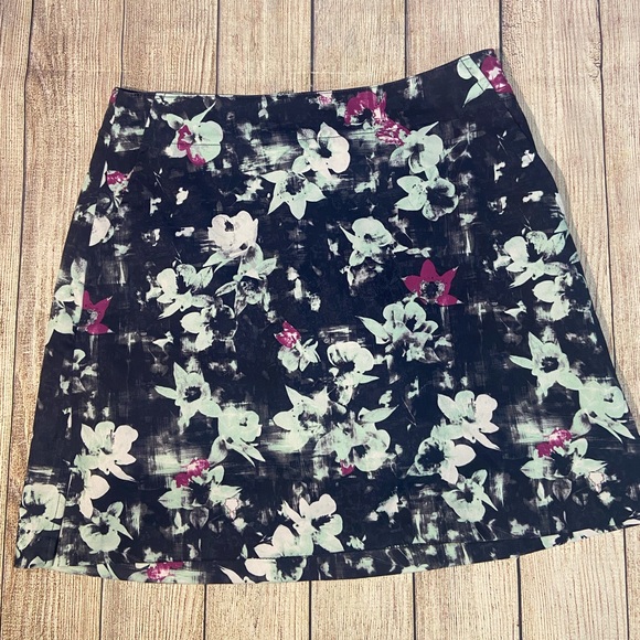 Lady Hagen Dresses & Skirts - Lady Hagen golf skirt size 2 NEW